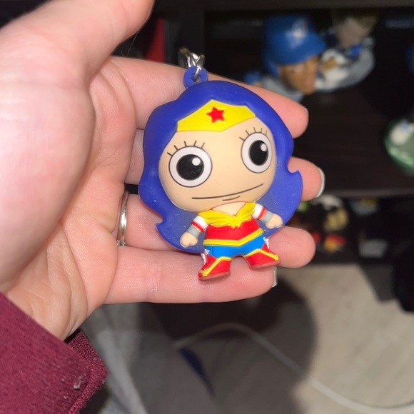6 piece collectable super hero (girls) keychains - Picture 3 of 7